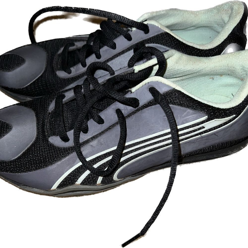 PUMA SLEEK running shoes, unisex, very gently used, worn less than 6 times